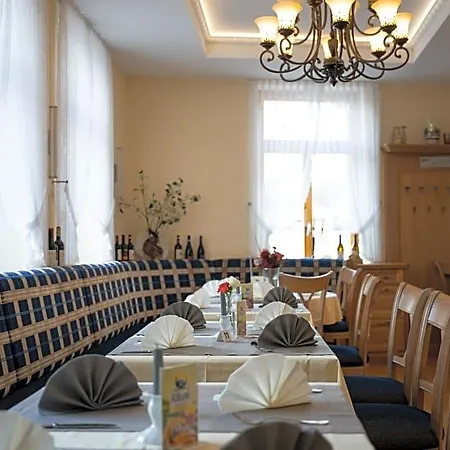 מלון Gasthause Zur Krone 5*